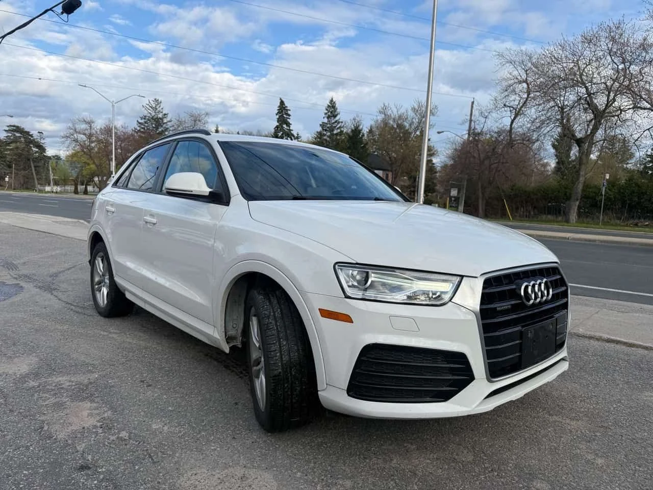 Audi Q3 * Quattro Komfort AWD I No Accident I Sunroof I Na, снимка 4 - Автомобили и джипове - 54792830