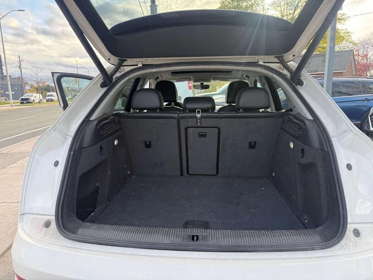 Audi Q3 * Quattro Komfort AWD I No Accident I Sunroof I Na, снимка 10 - Автомобили и джипове - 54792830