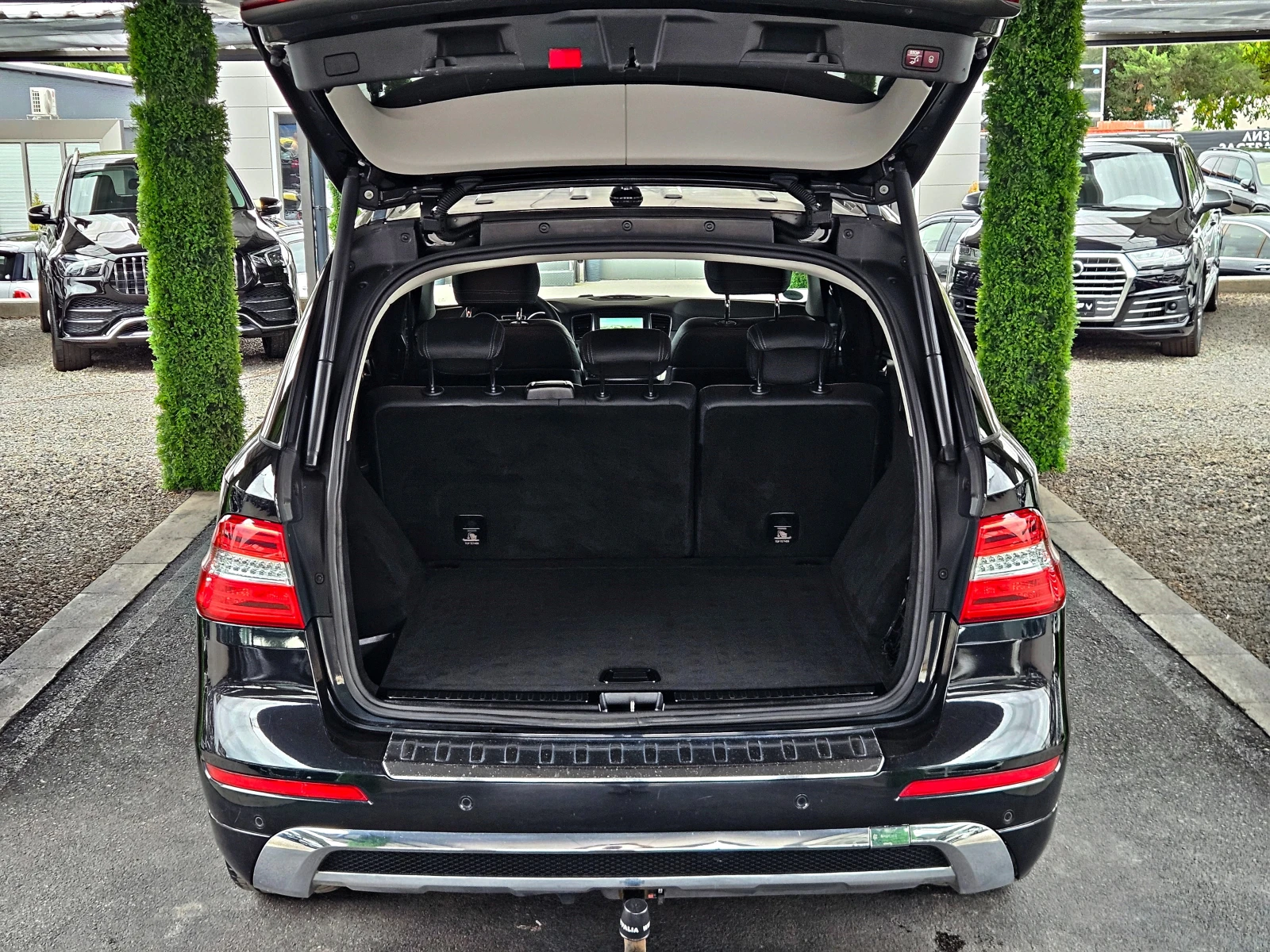 Mercedes-Benz ML 350 AMG/CAMERA/HARMAN/KARDON/ПОДГРЕВ/KEYLESS/AMBI/LIZI, снимка 8 - Автомобили и джипове - 56085767