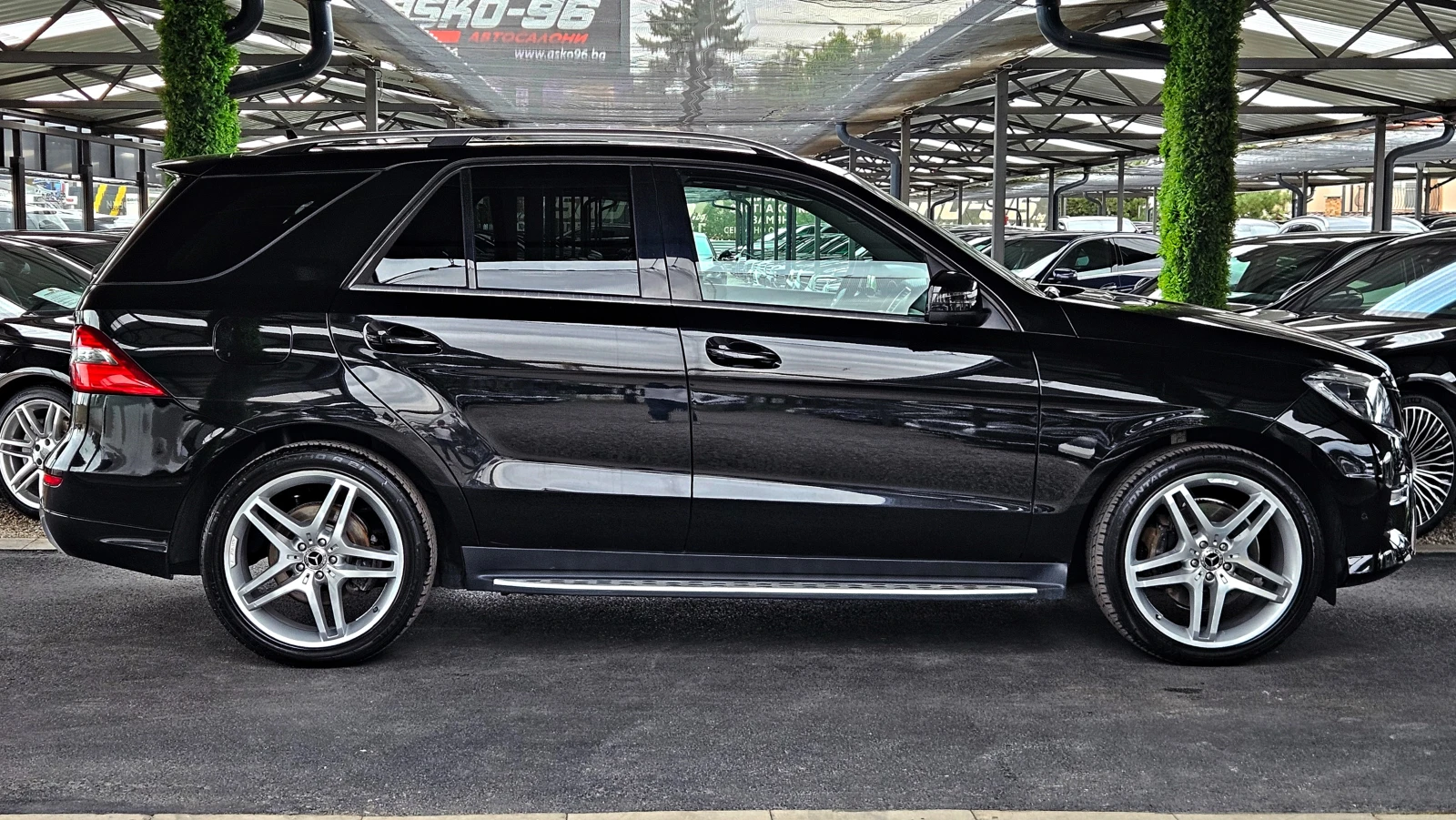 Mercedes-Benz ML 350 AMG/CAMERA/HARMAN/KARDON/ПОДГРЕВ/KEYLESS/AMBI/LIZI, снимка 4 - Автомобили и джипове - 56085767