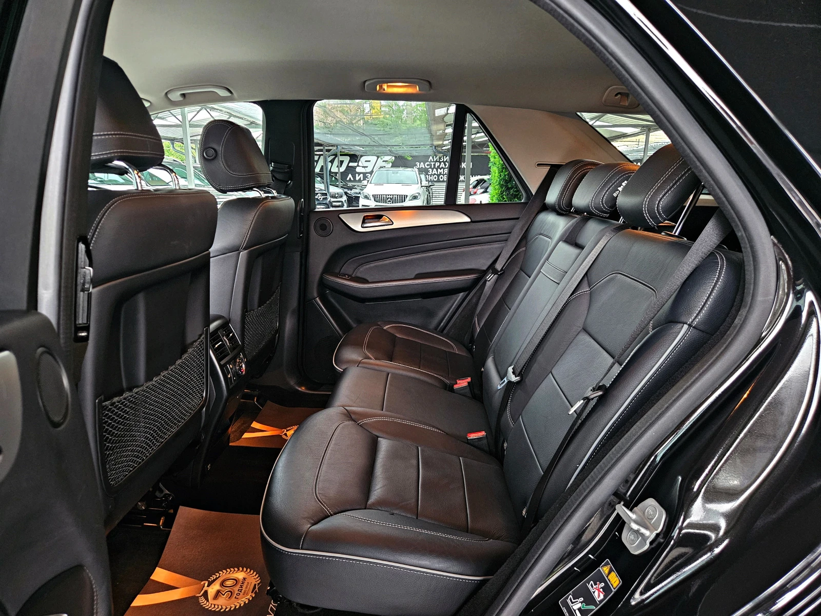 Mercedes-Benz ML 350 AMG/CAMERA/HARMAN/KARDON/ПОДГРЕВ/KEYLESS/AMBI/LIZI, снимка 16 - Автомобили и джипове - 56085767