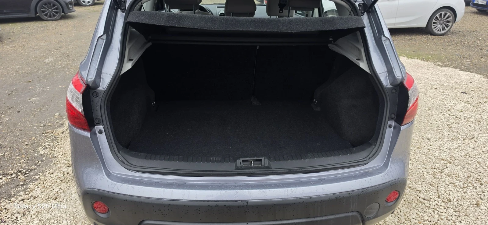 Nissan Qashqai 2.0i, снимка 11 - Автомобили и джипове - 56706000