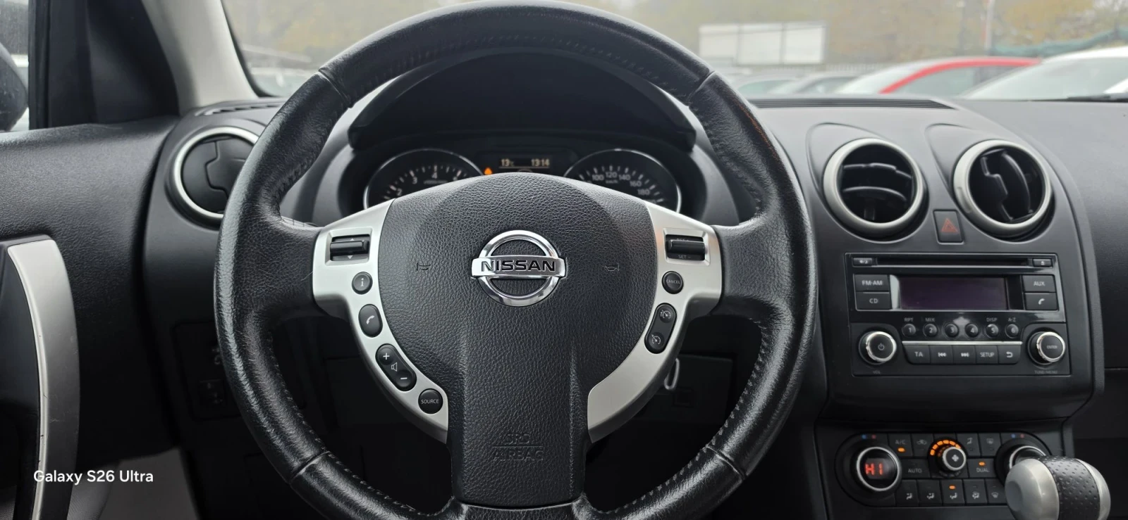Nissan Qashqai 2.0i, снимка 12 - Автомобили и джипове - 56706000