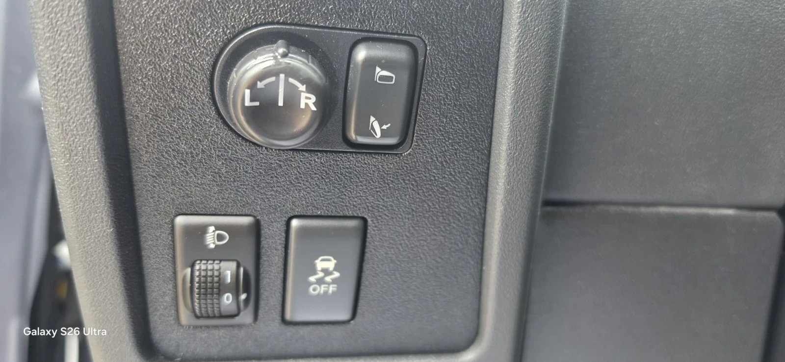 Nissan Qashqai 2.0i, снимка 16 - Автомобили и джипове - 56706000