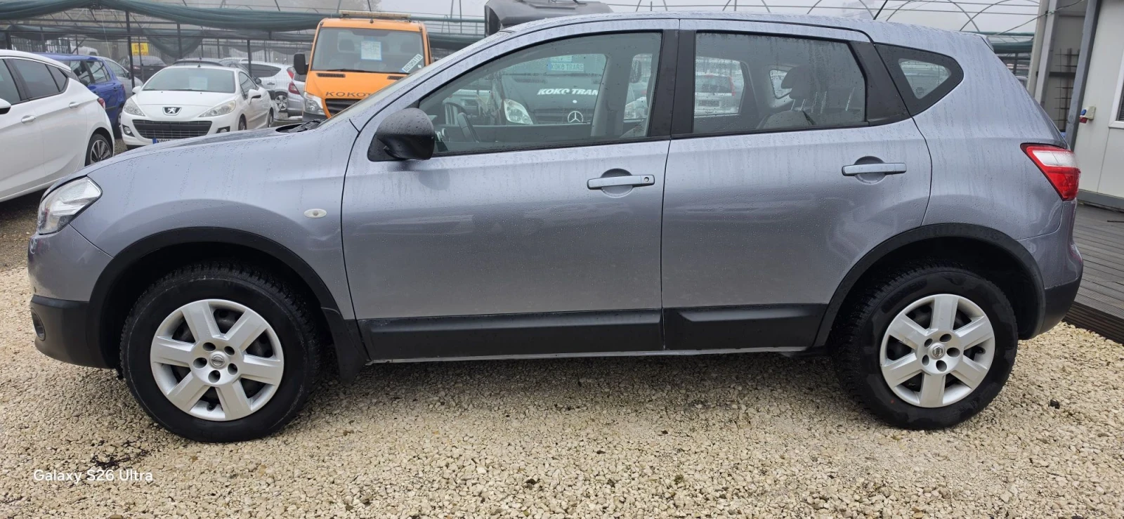 Nissan Qashqai 2.0i, снимка 3 - Автомобили и джипове - 56706000