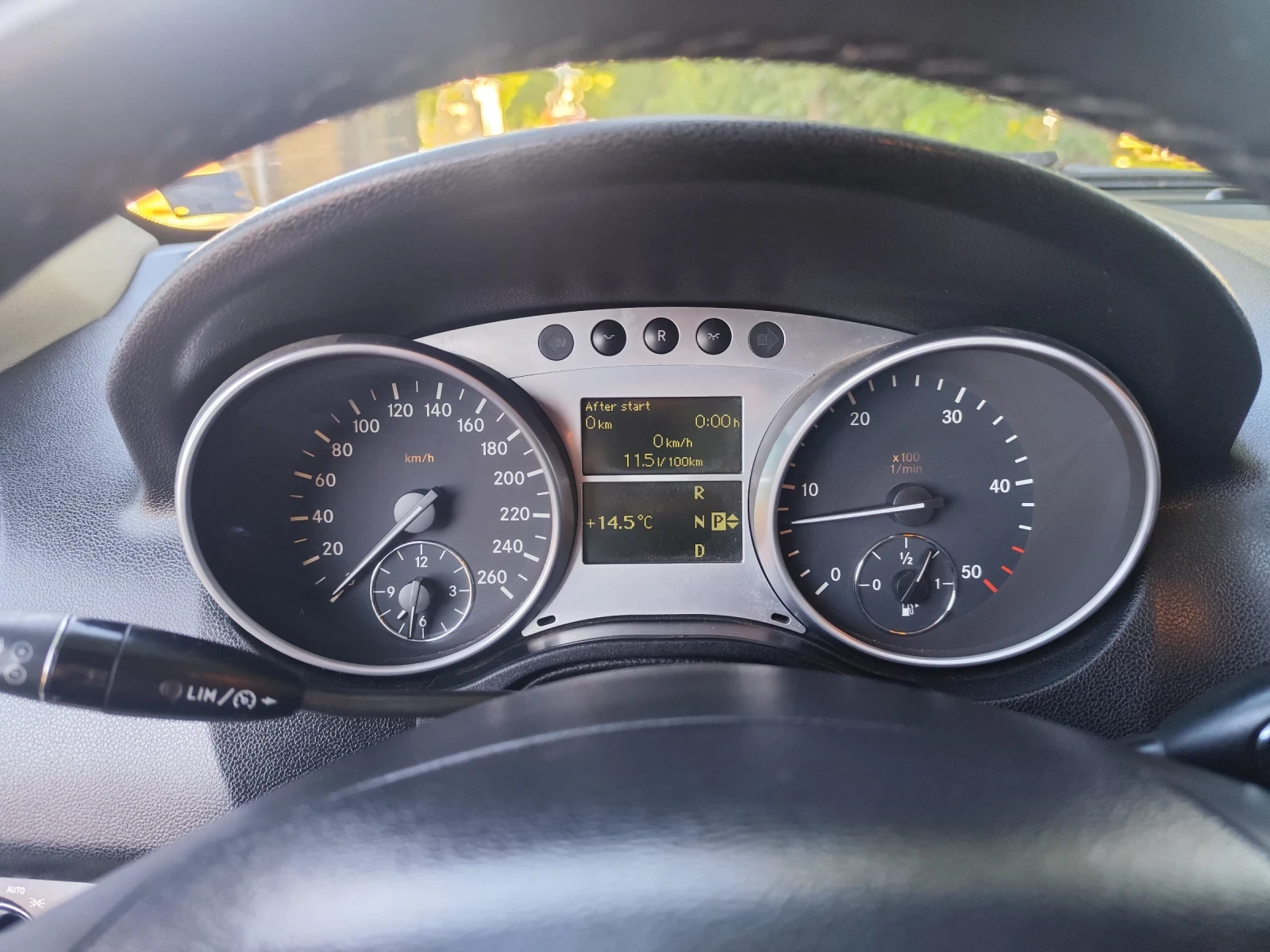 Mercedes-Benz ML 320 ML320-224ps, снимка 11 - Автомобили и джипове - 56743676