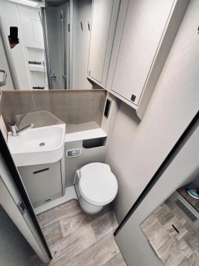 Кемпер HYMER / ERIBA MERCEDES S685. 3500 kg. ДВОЕН ПОД КЛИМАТИК, снимка 16