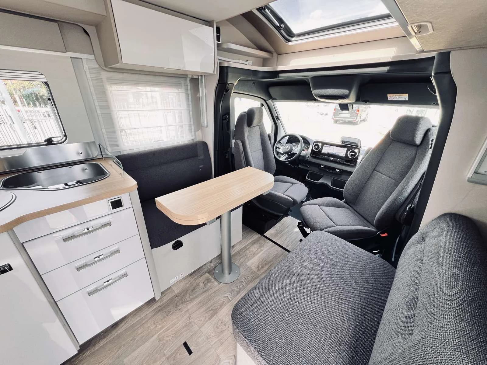 Кемпер HYMER / ERIBA MERCEDES S685. 3500 kg. ДВОЕН ПОД КЛИМАТИК - изображение 7