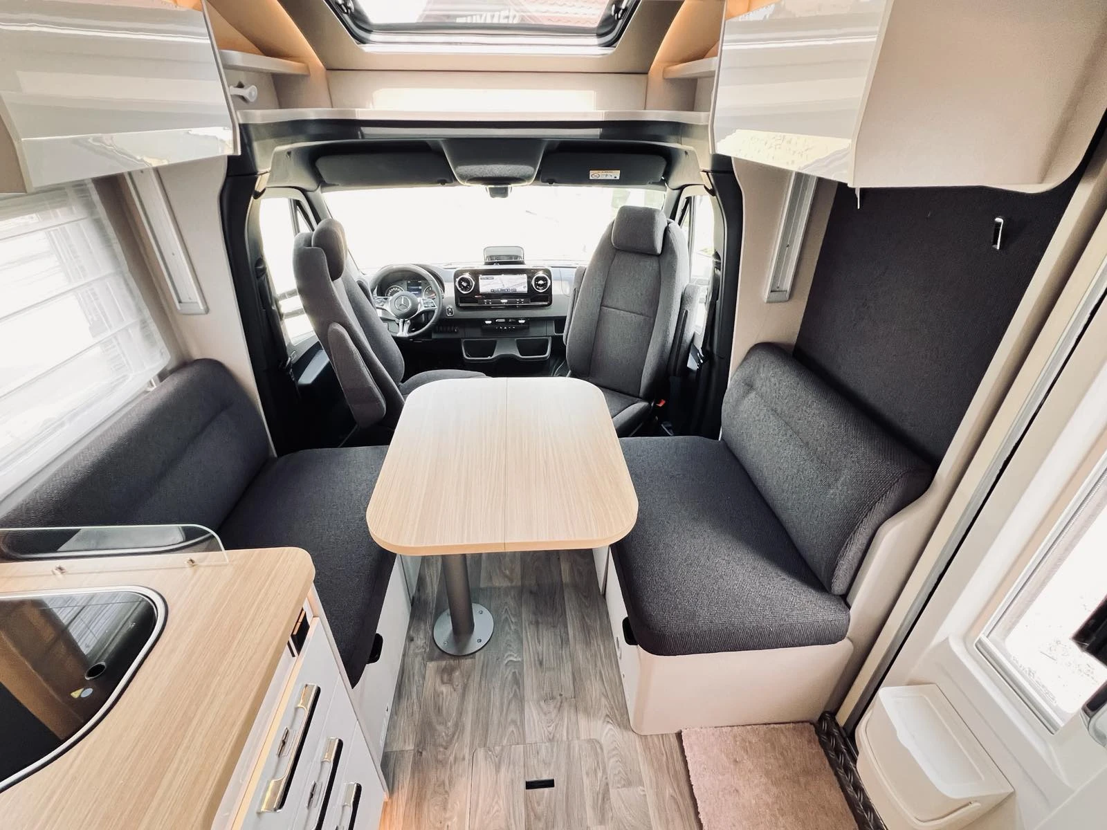 Кемпер HYMER / ERIBA MERCEDES S685. 3500 kg. ДВОЕН ПОД КЛИМАТИК - изображение 8