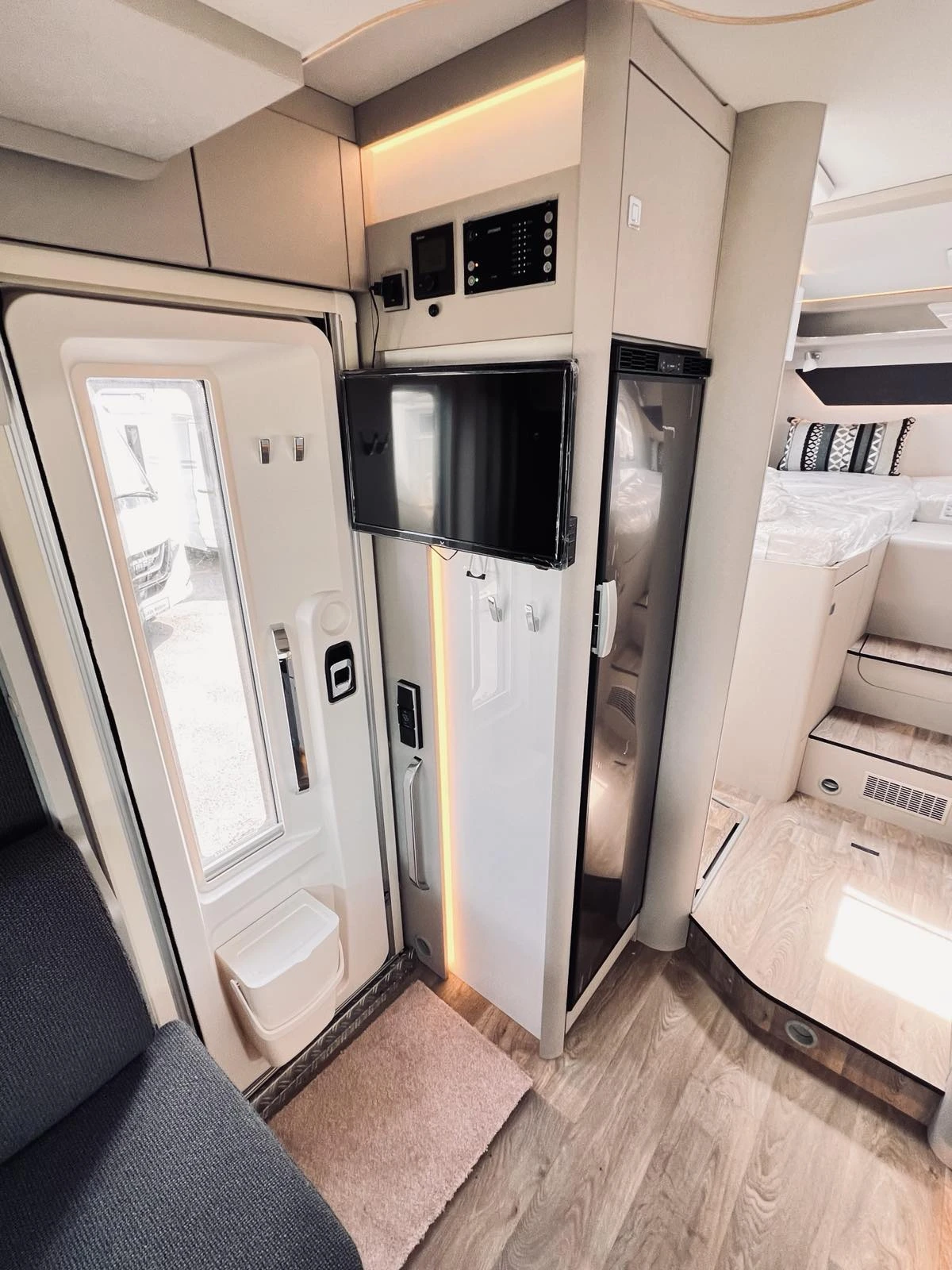  HYMER / ERIBA MERCEDES S685. 3500 kg.    | Mobile.bg   12