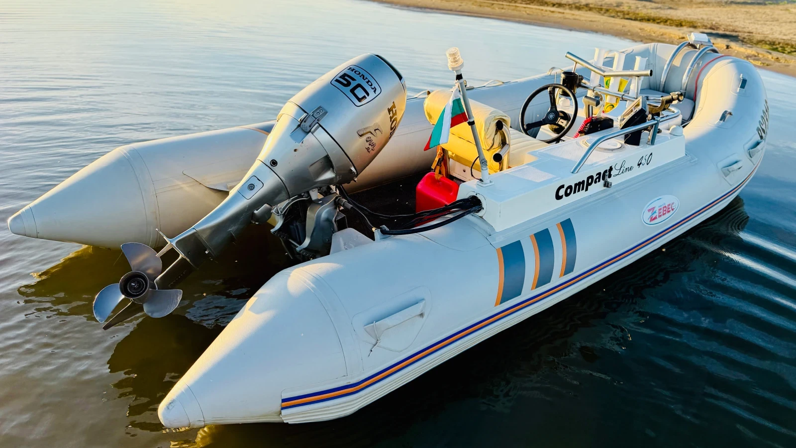 Надуваема лодка Zebec RIB 450 Honda BF50 4 такт, снимка 3 - Воден транспорт - 55993839