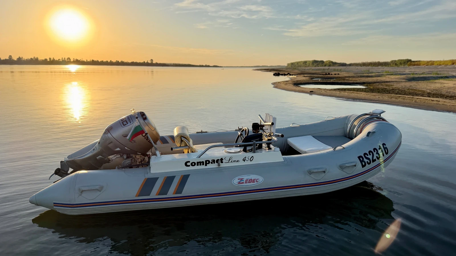 Надуваема лодка Zebec RIB 450 Honda BF50 4 такт, снимка 5 - Воден транспорт - 55993839