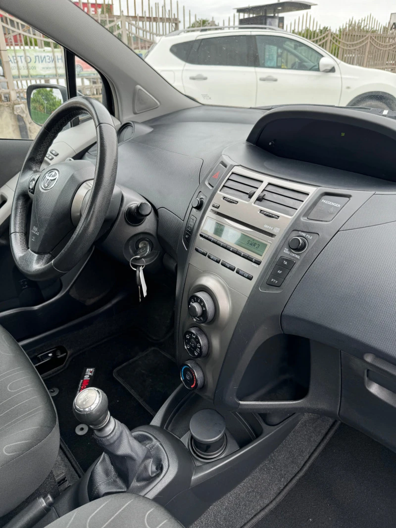 Toyota Yaris 1.33, снимка 8 - Автомобили и джипове - 47508121