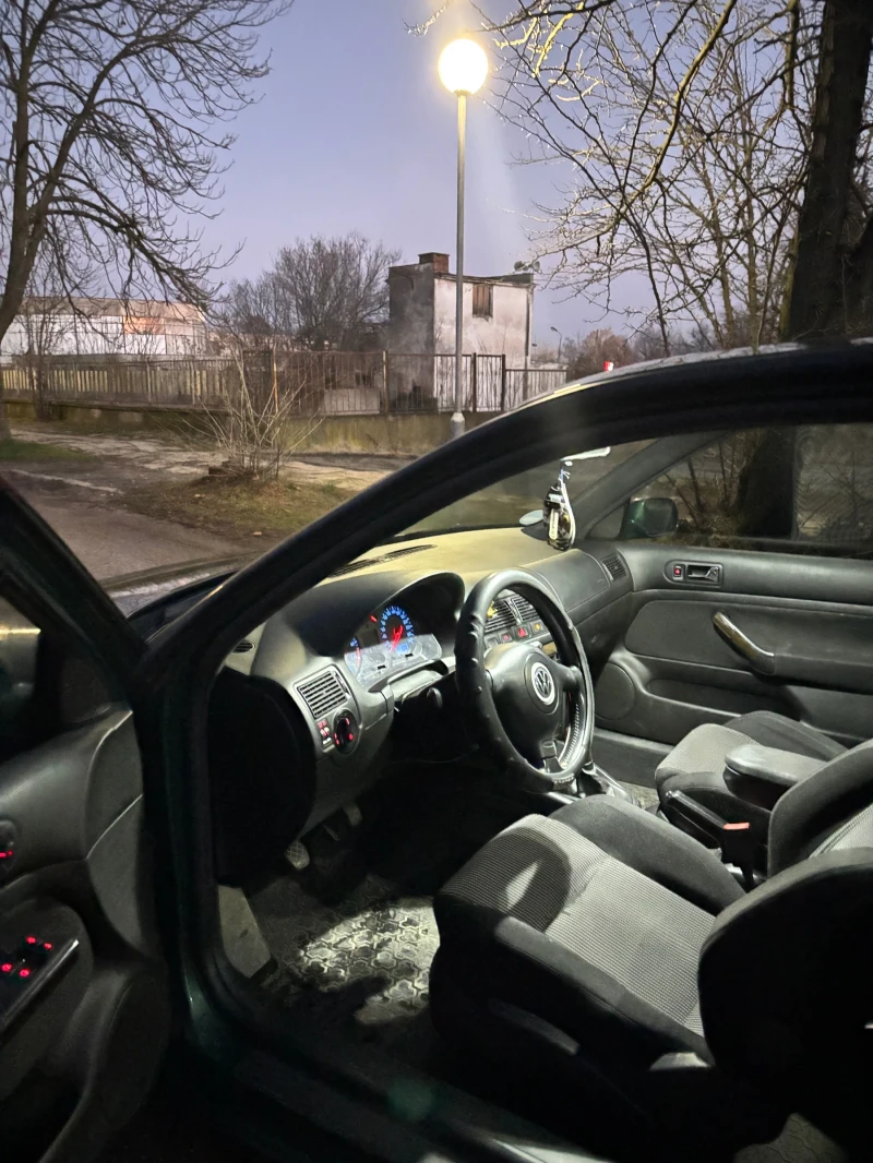 VW Golf 1.8T, снимка 5 - Автомобили и джипове - 48492968