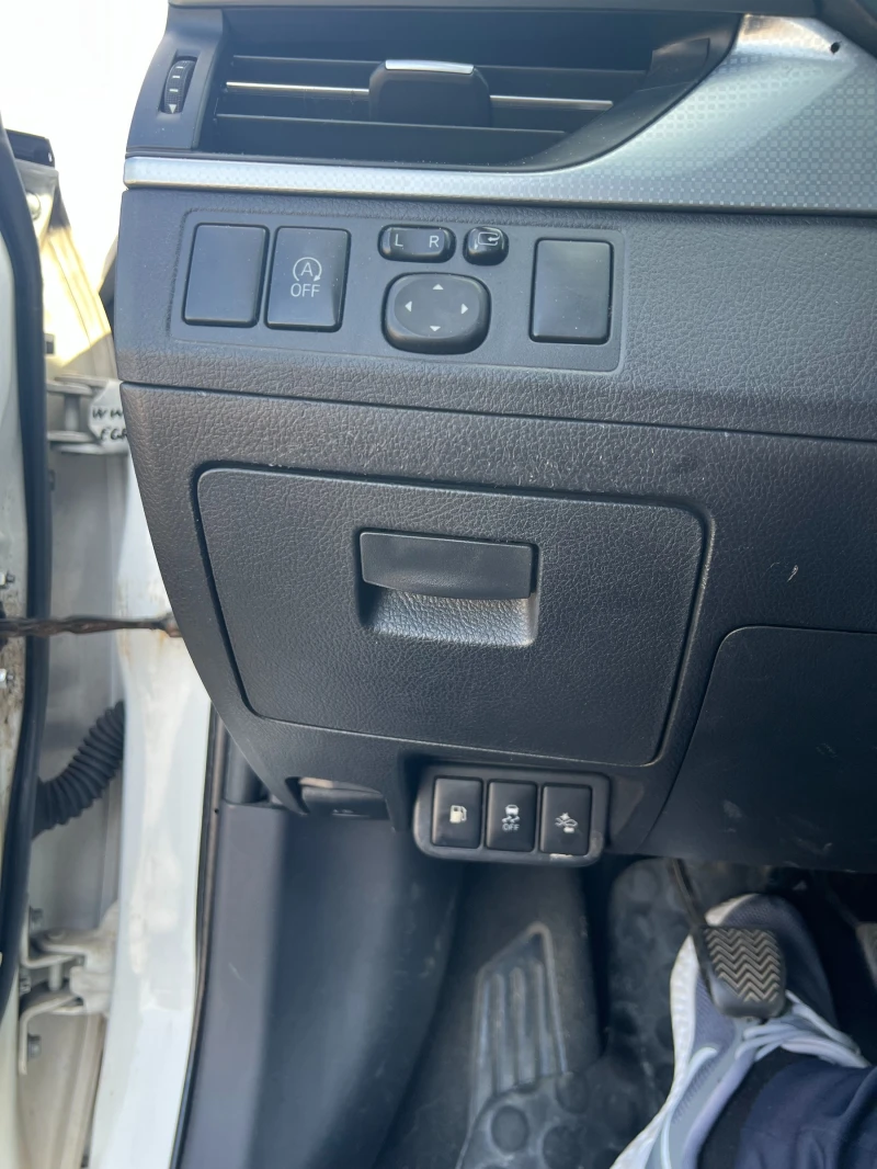 Toyota Avensis 2.0 D-4D, снимка 14 - Автомобили и джипове - 52510073