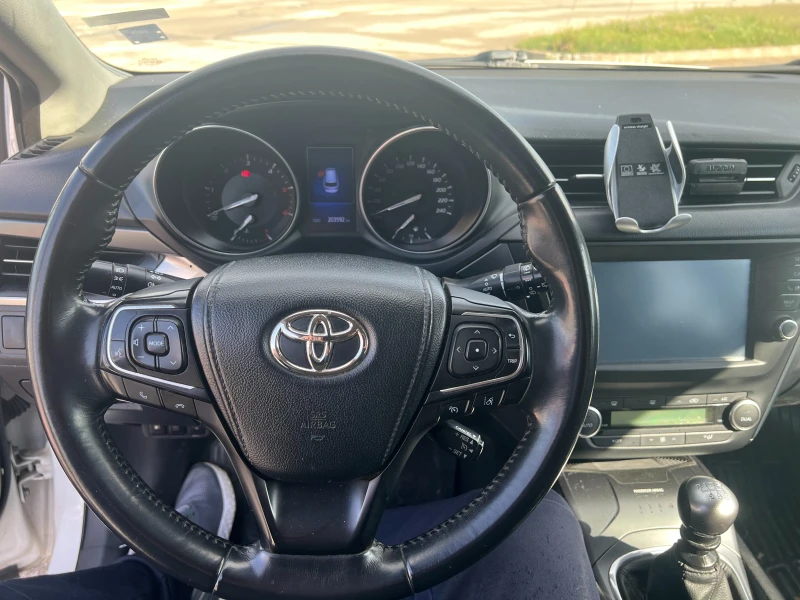Toyota Avensis 2.0 D-4D, снимка 12 - Автомобили и джипове - 52510073