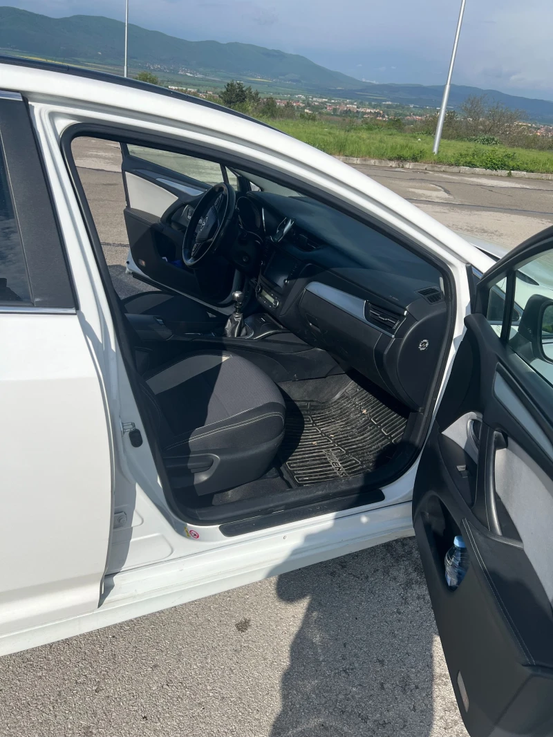 Toyota Avensis 2.0 D-4D, снимка 11 - Автомобили и джипове - 52510073