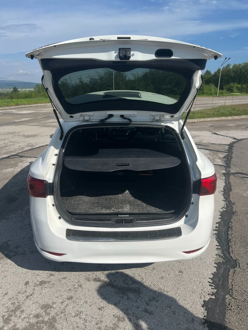 Toyota Avensis 2.0 D-4D, снимка 6 - Автомобили и джипове - 52510073