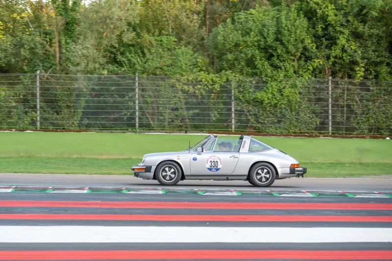 Porsche 911 Targa, снимка 2 - Автомобили и джипове - 52268508