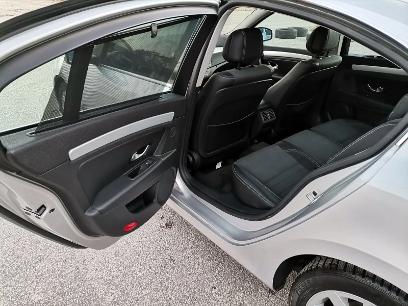 Renault Laguna 1.5 DCI * XENON* , снимка 12 - Автомобили и джипове - 52266891