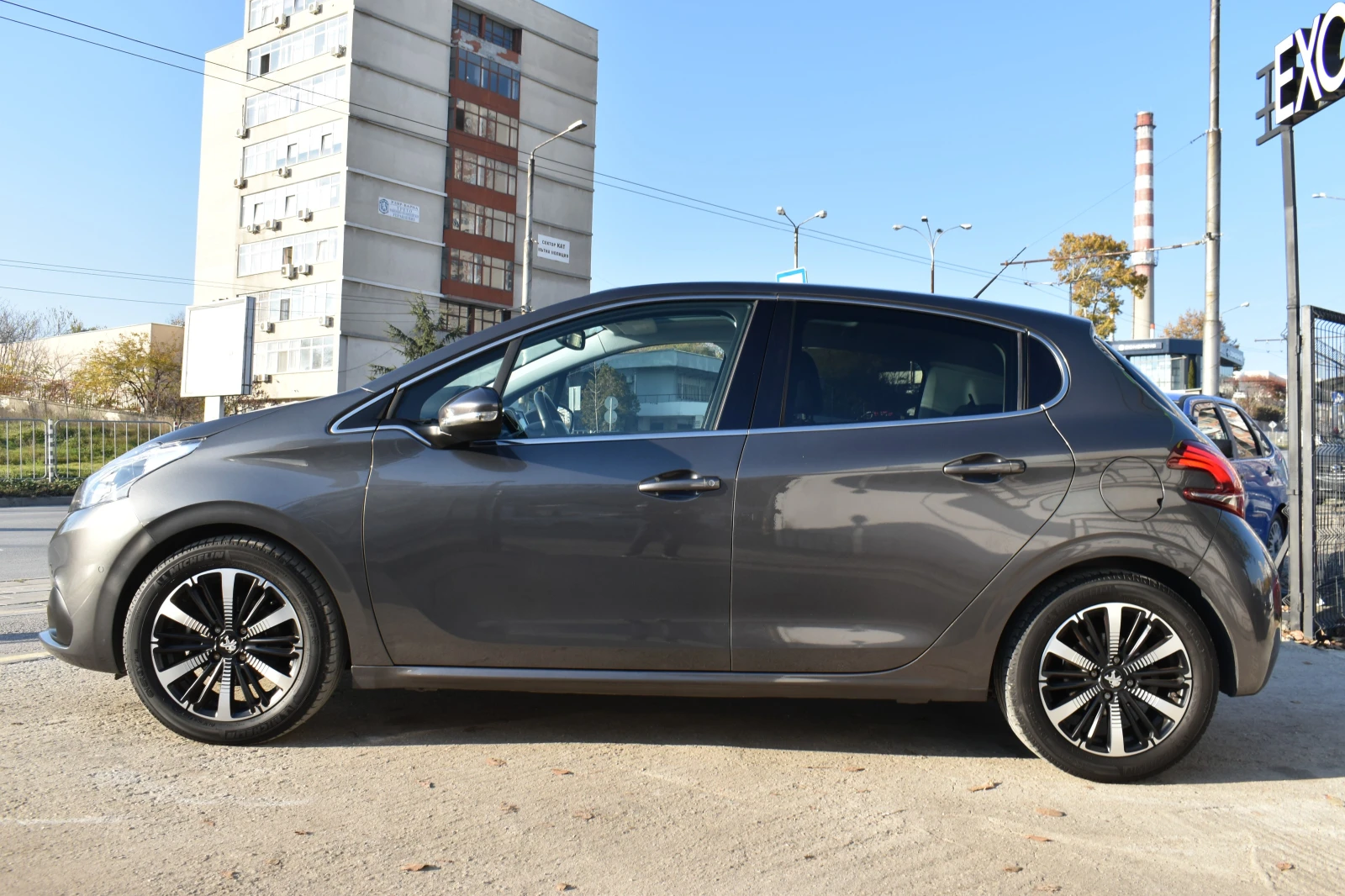 Peugeot 208 1.2i* ALLURE* CAMERA* BRAKE-ASSIST* FULL - изображение 2