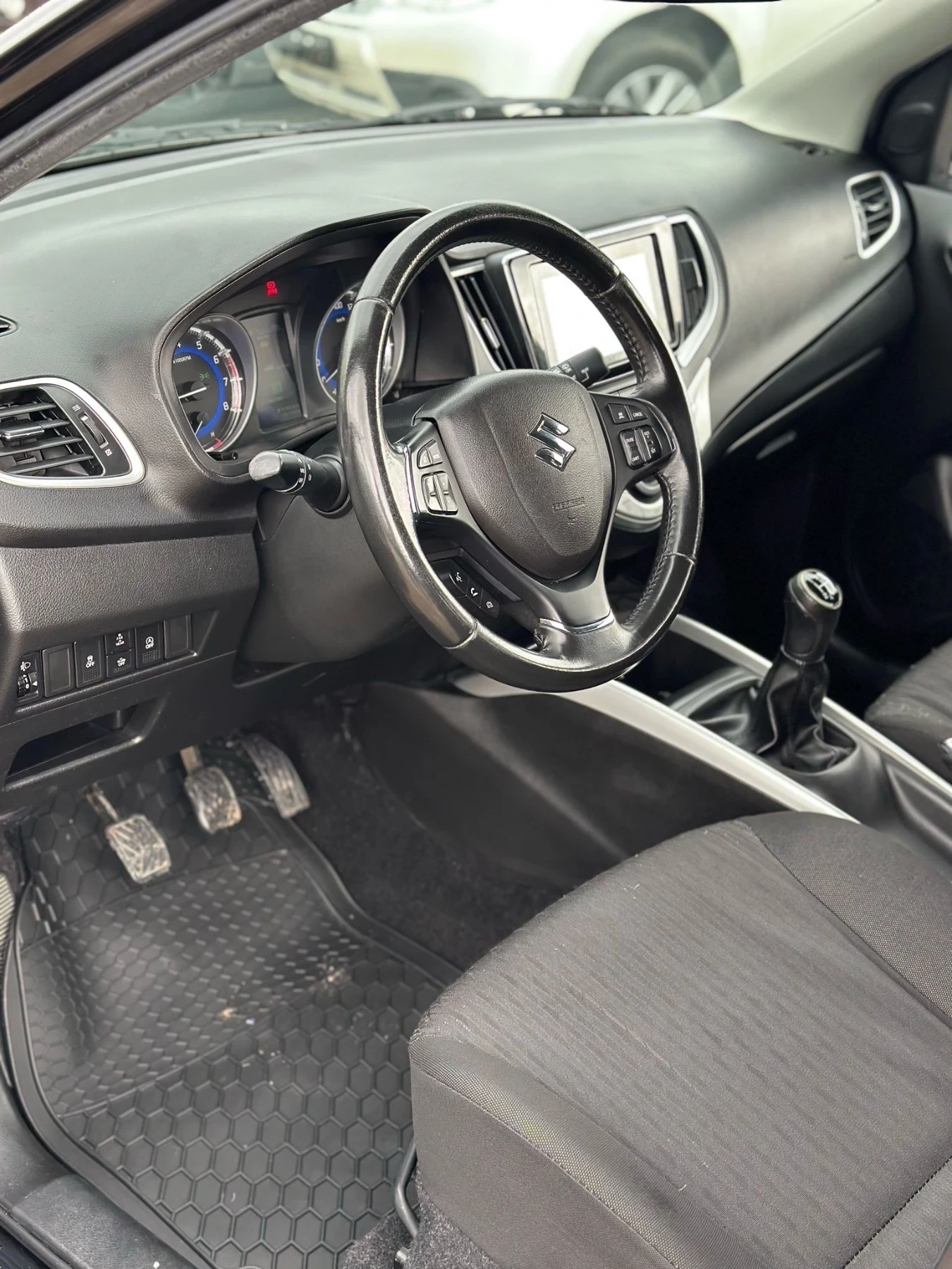 Suzuki Baleno Xenon Navi Distronic - изображение 8