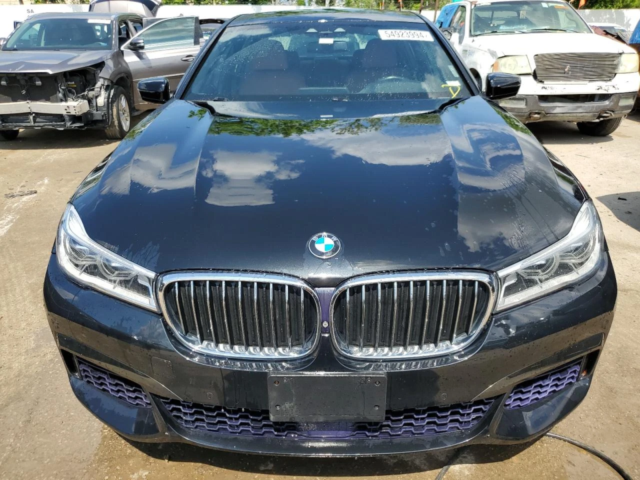 BMW 750 XI* M-PACK* ОБДУХВАНЕ* МАСАЖ* HARMAN* 360 - изображение 2