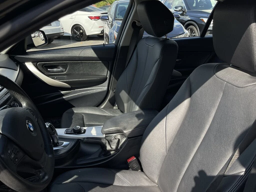 BMW 320 * АВТО КРЕДИТ* ЦЕНА ДО БГ * СЕРВИЗНА ИСТОРИЯ *  - изображение 9