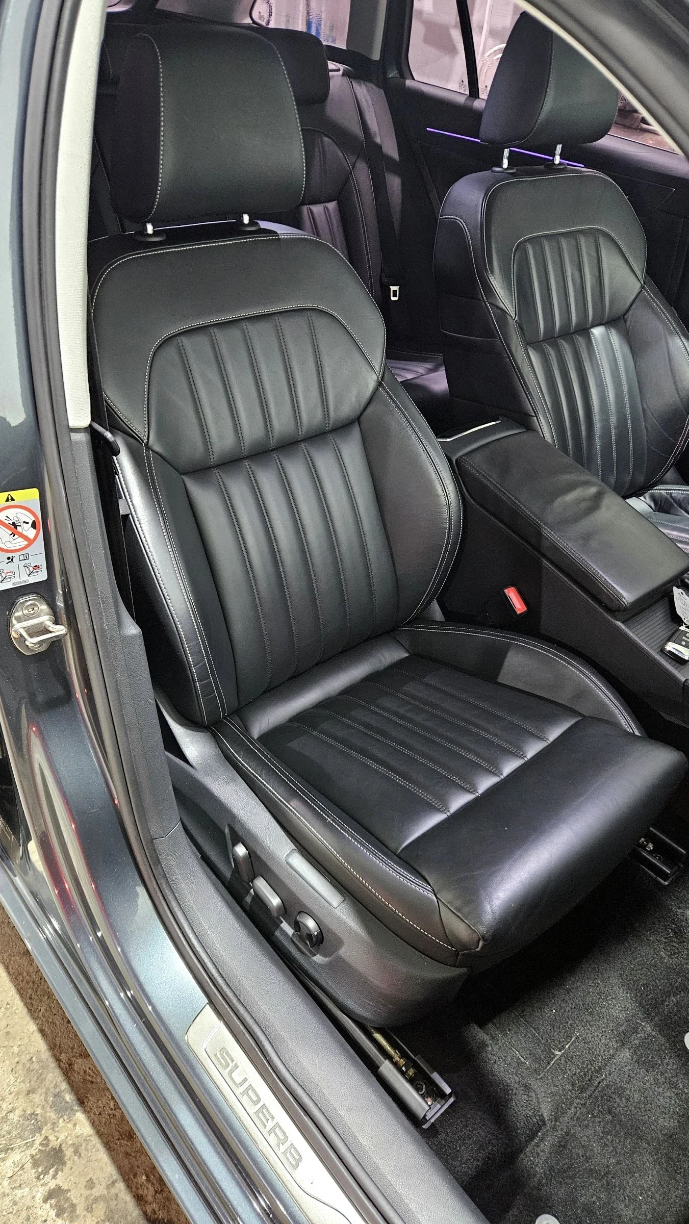 Skoda Superb VirtualCockpit, AmbientLight, Crystal Lighting,  - изображение 9