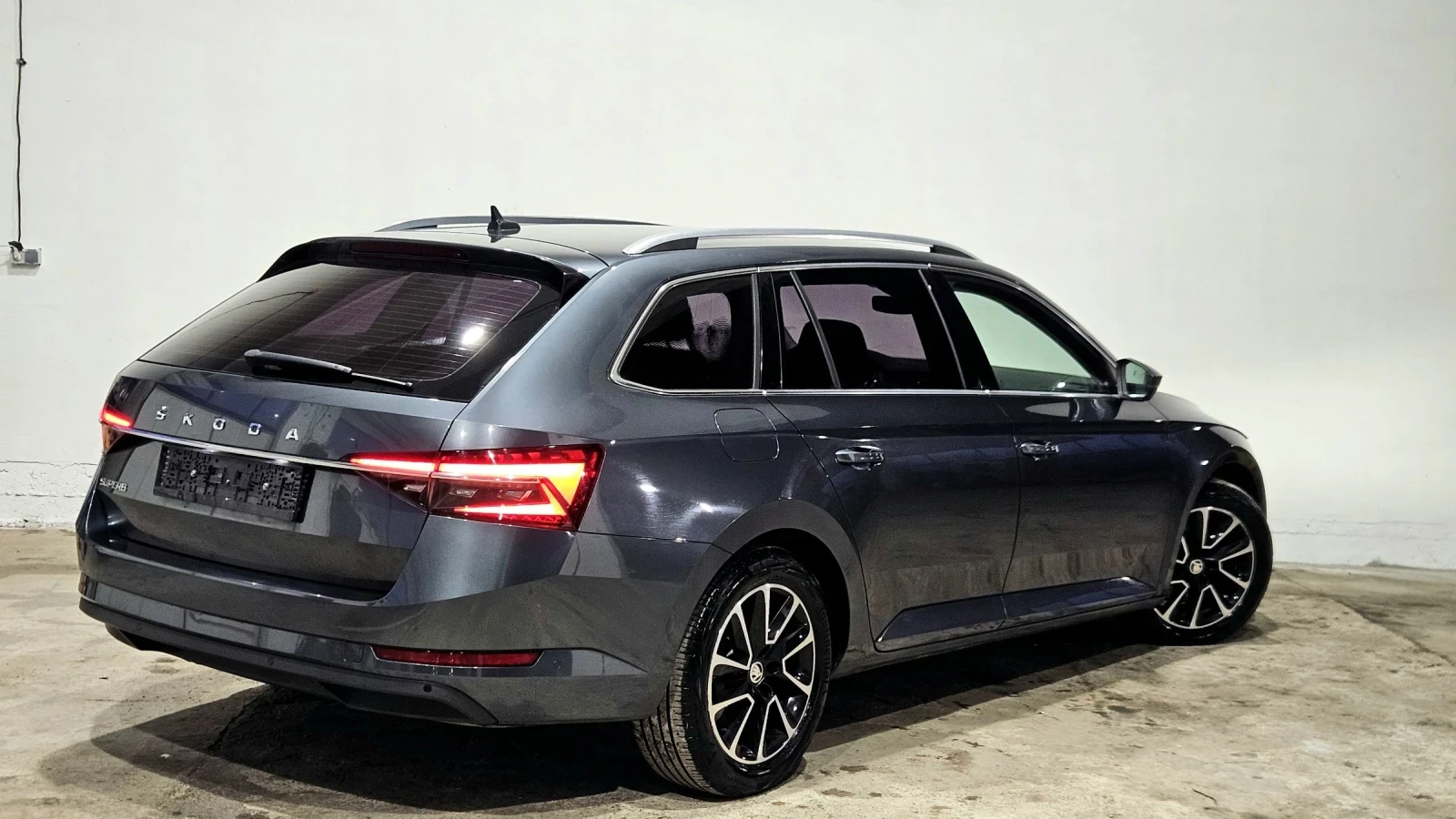 Skoda Superb VirtualCockpit, AmbientLight, Crystal Lighting,  - изображение 6