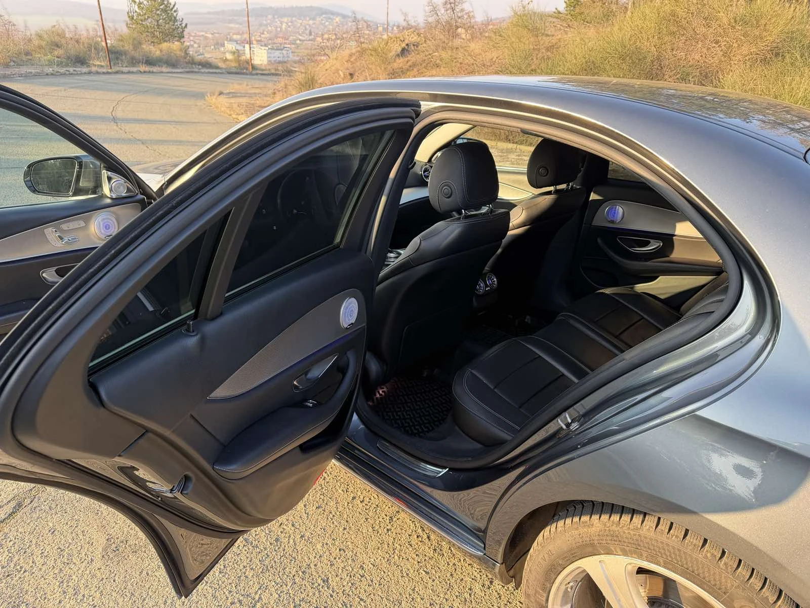 Mercedes-Benz E 220 Сервизна История, снимка 7 - Автомобили и джипове - 53715449