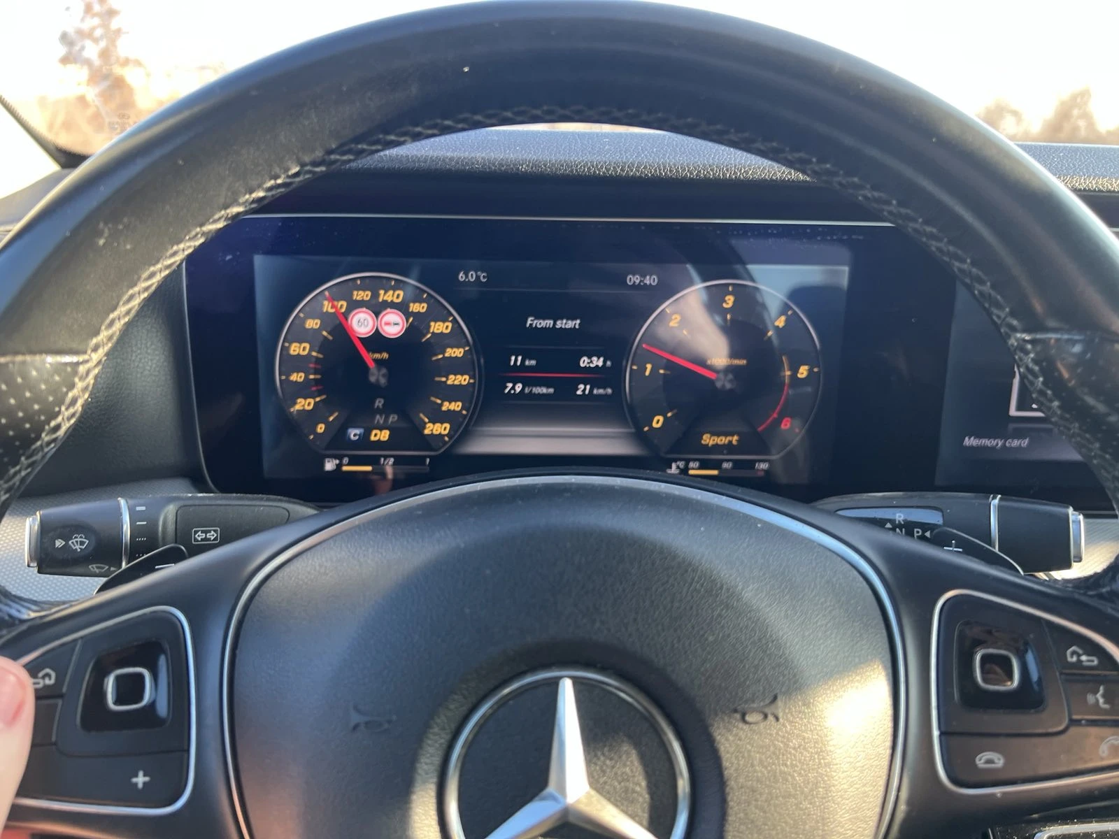 Mercedes-Benz E 220 Сервизна История, снимка 9 - Автомобили и джипове - 53715449