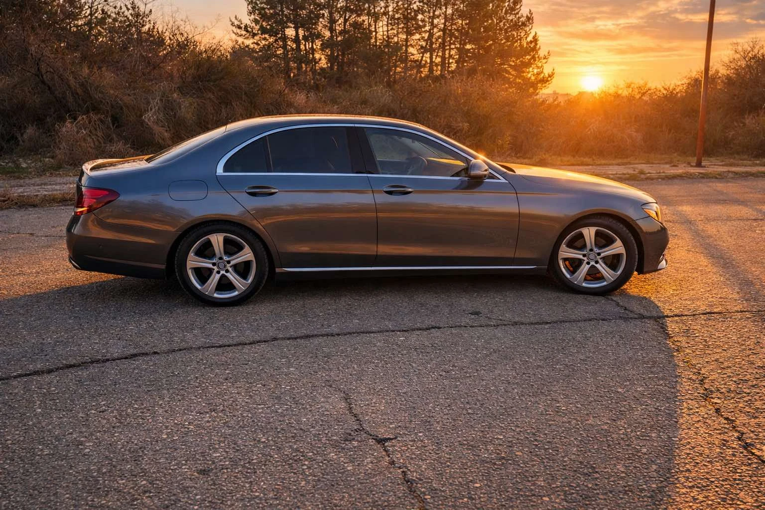 Mercedes-Benz E 220 Сервизна История, снимка 3 - Автомобили и джипове - 53715449