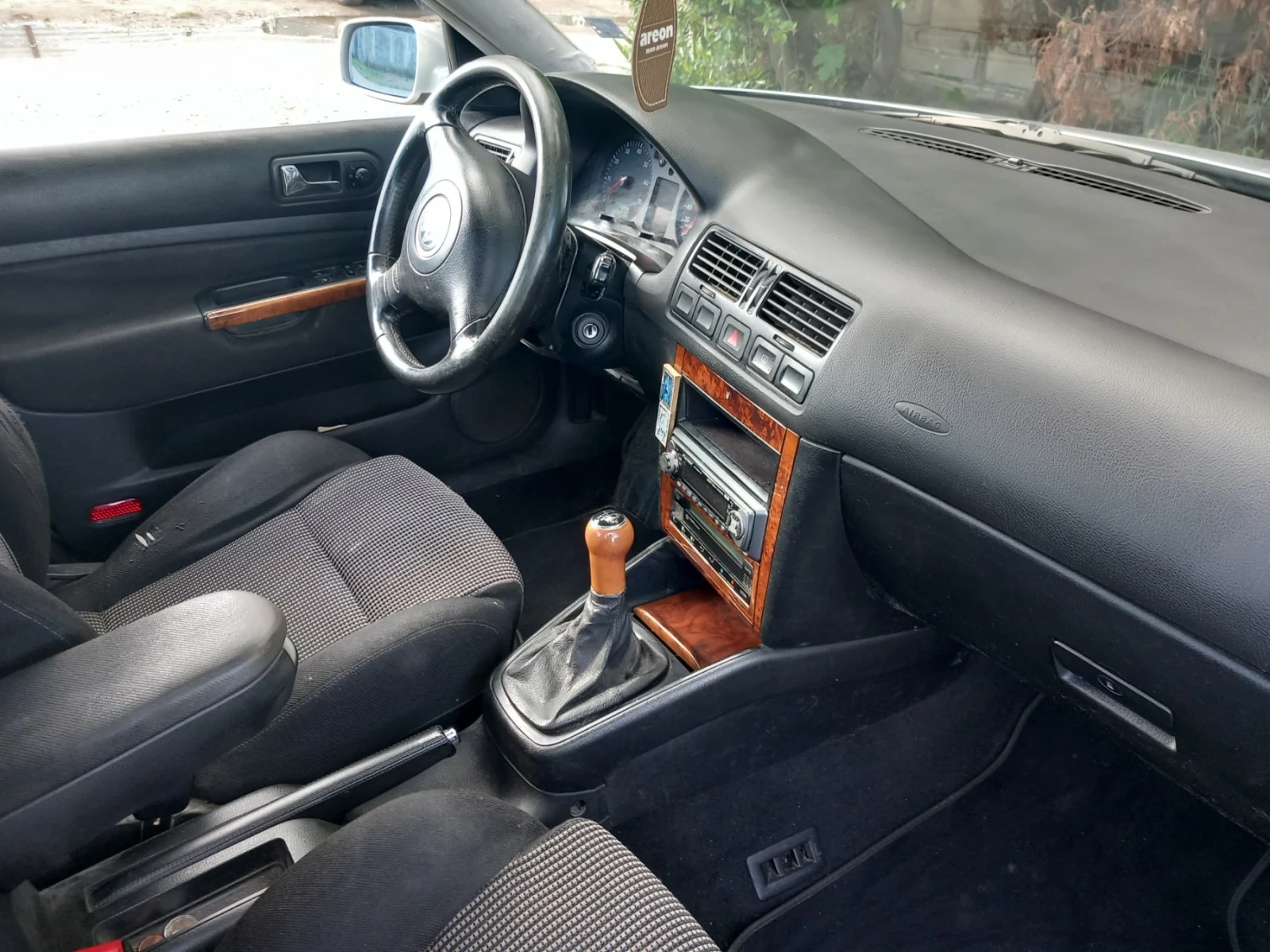 VW Bora 1.6, снимка 8 - Автомобили и джипове - 54874416