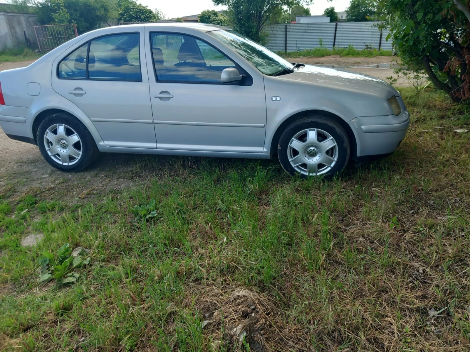 VW Bora 1.6, снимка 2 - Автомобили и джипове - 54874416