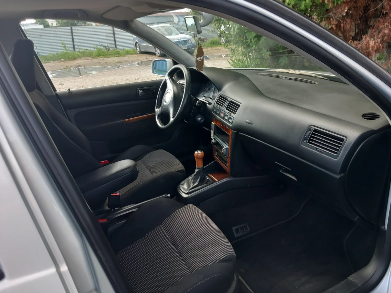VW Bora 1.6, снимка 10 - Автомобили и джипове - 54874416