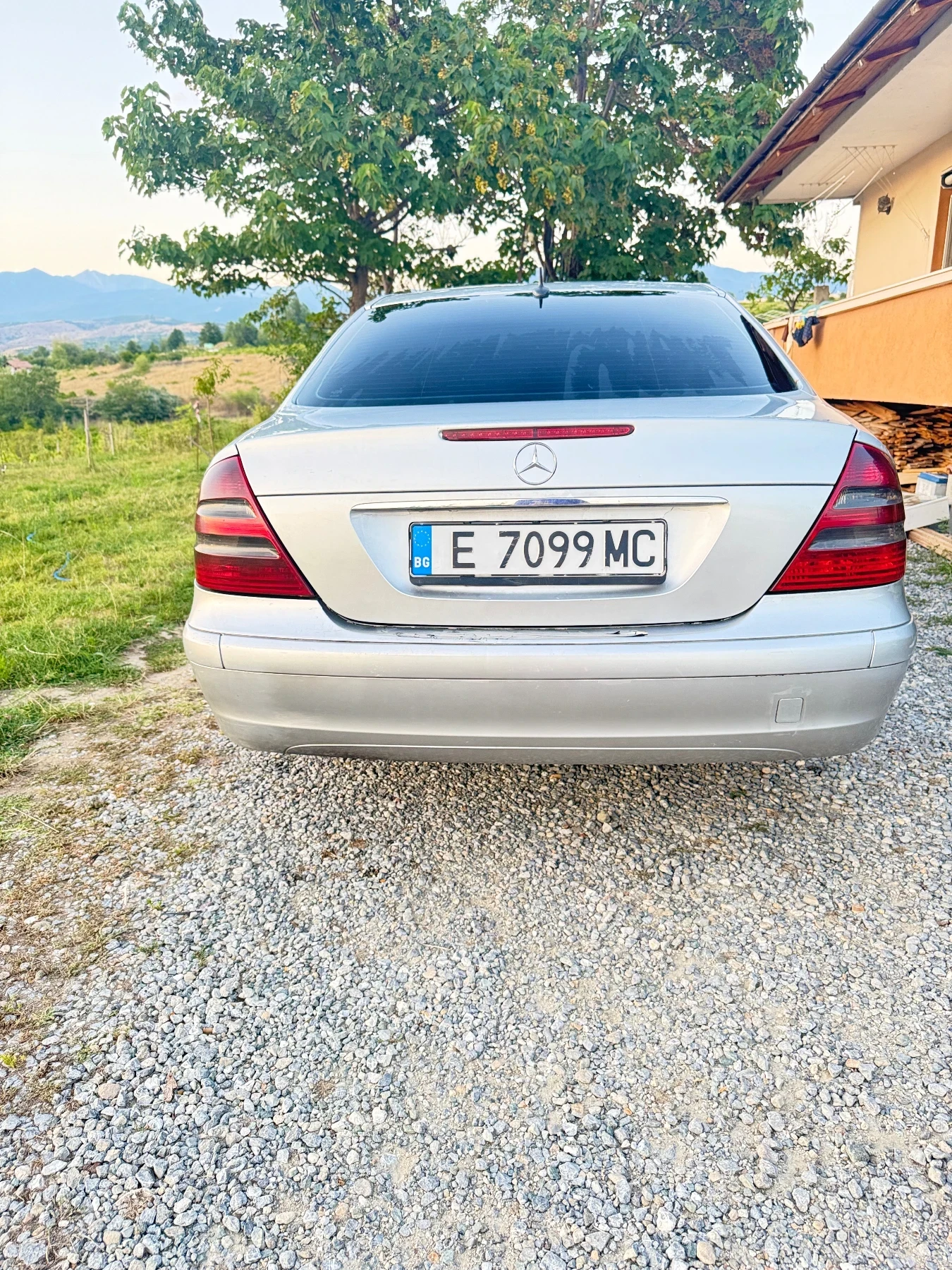 Mercedes-Benz E 220, снимка 3 - Автомобили и джипове - 55560269