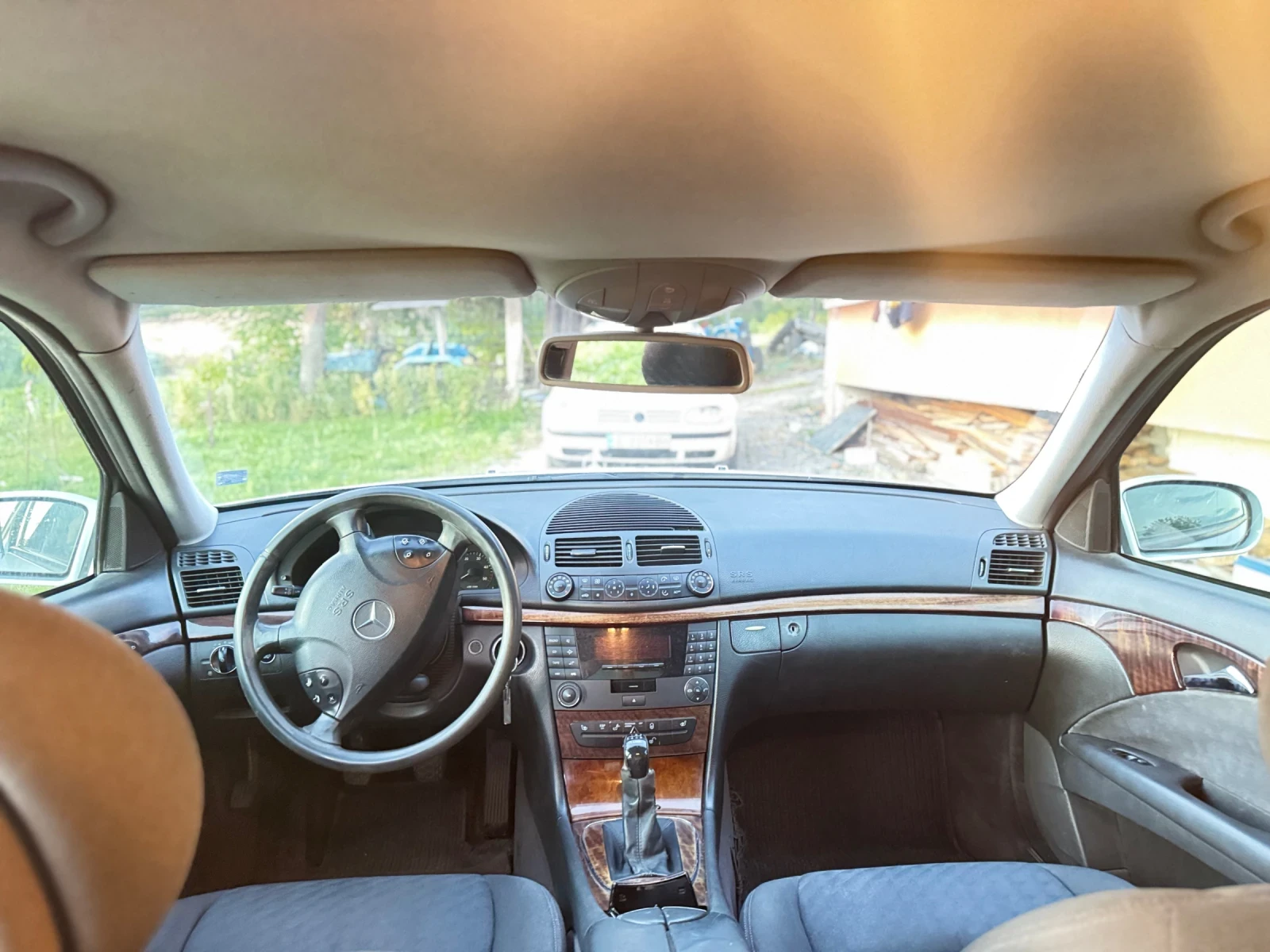 Mercedes-Benz E 220, снимка 5 - Автомобили и джипове - 55560269