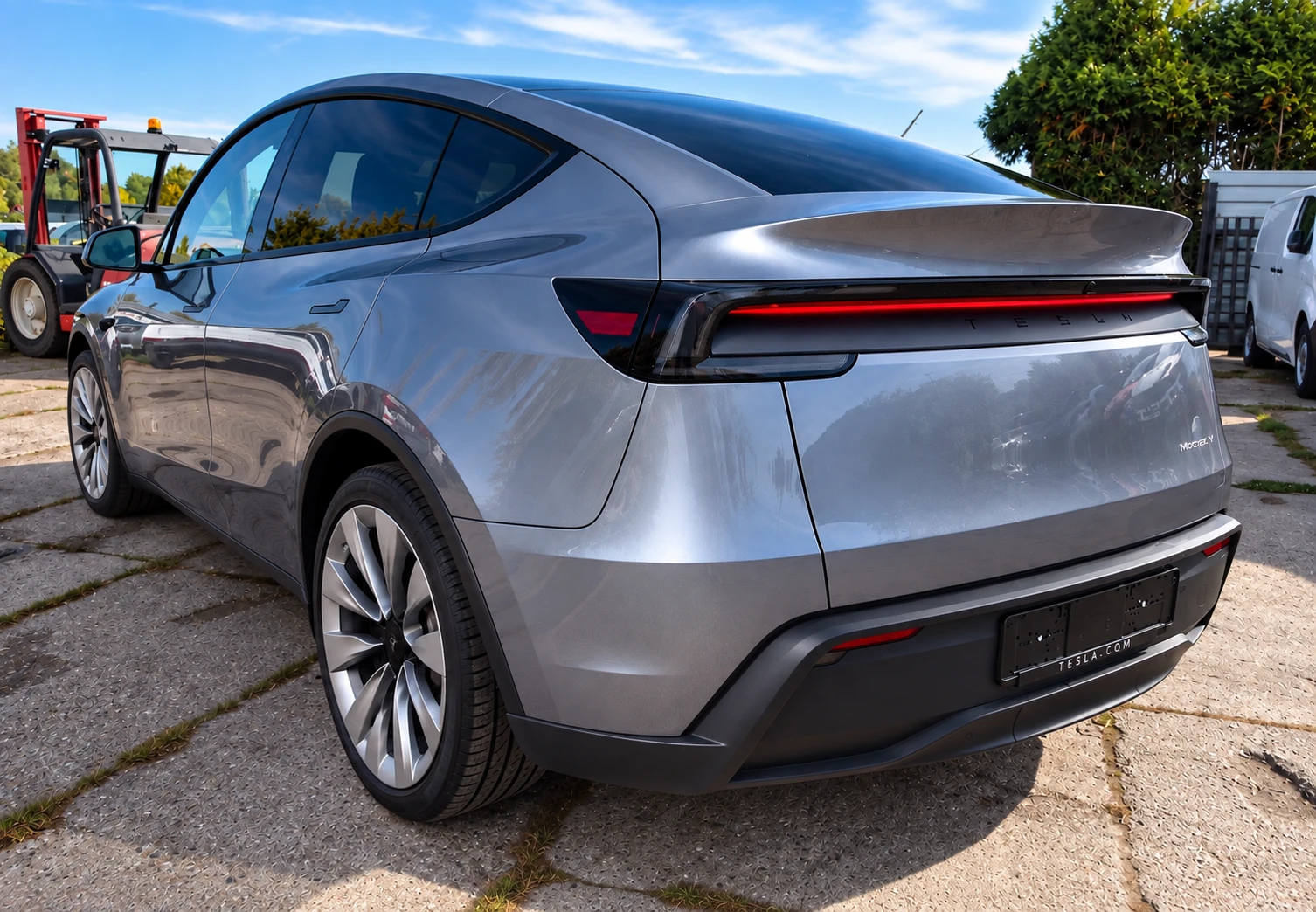 Tesla Model Y Dual Motor ������� ���� ��������  | Mobile.bg � ����������� 4