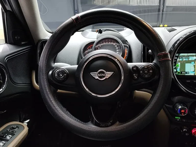 Mini Countryman 2.0D, снимка 13 - Автомобили и джипове - 56324871