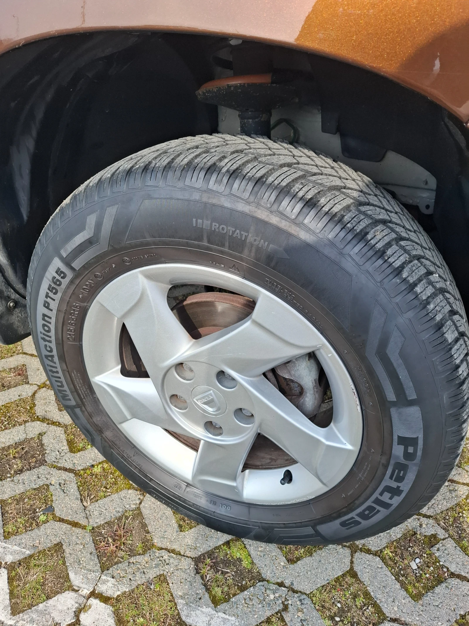 Dacia Duster 1.6 16V GPL , снимка 13 - Автомобили и джипове - 54139813