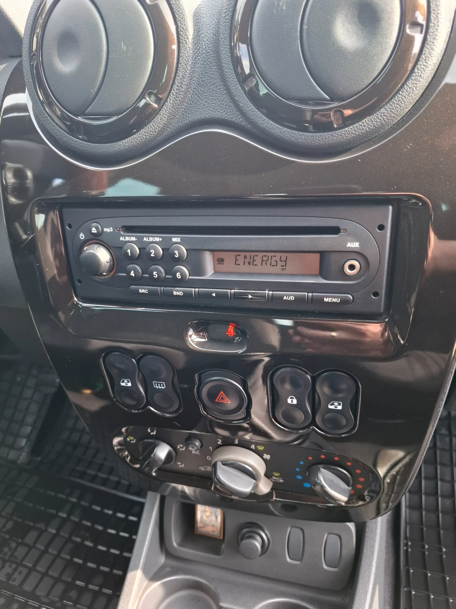 Dacia Duster 1.6 16V GPL , снимка 5 - Автомобили и джипове - 54139813