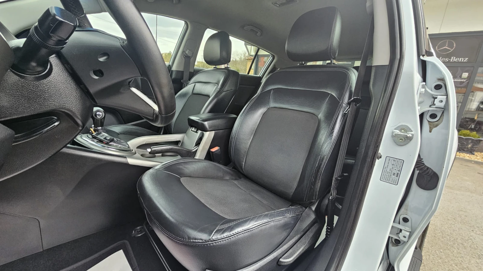 Kia Sportage 2.0CRDi 4x4 AUTO IT-ИСТОРИЯ-ТОП СЪСТ.-ЛИЗИНГ, снимка 8 - Автомобили и джипове - 54189985