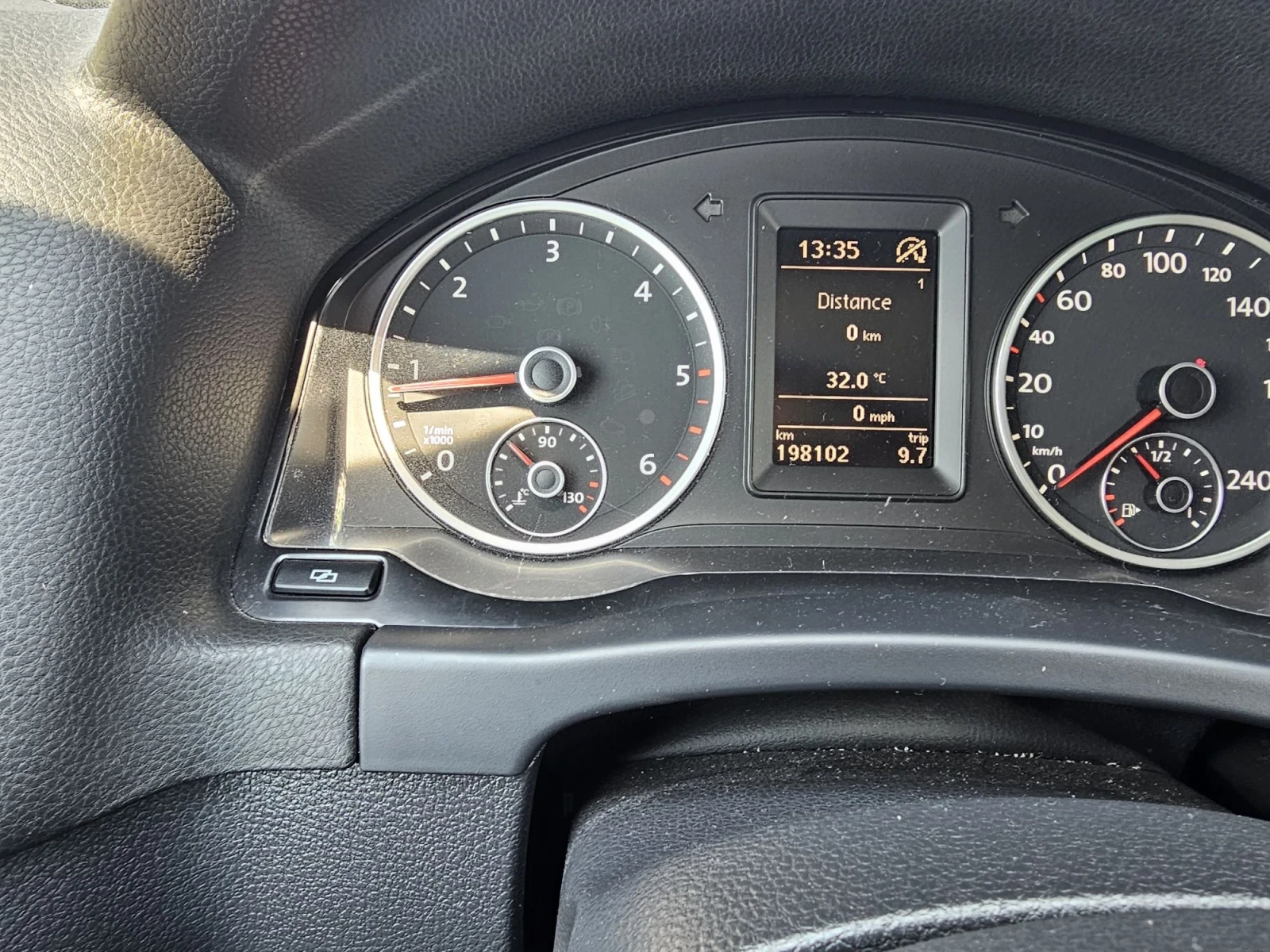 VW Tiguan Facelift 2.0 TDI BlueMotion, снимка 12 - Автомобили и джипове - 55846784