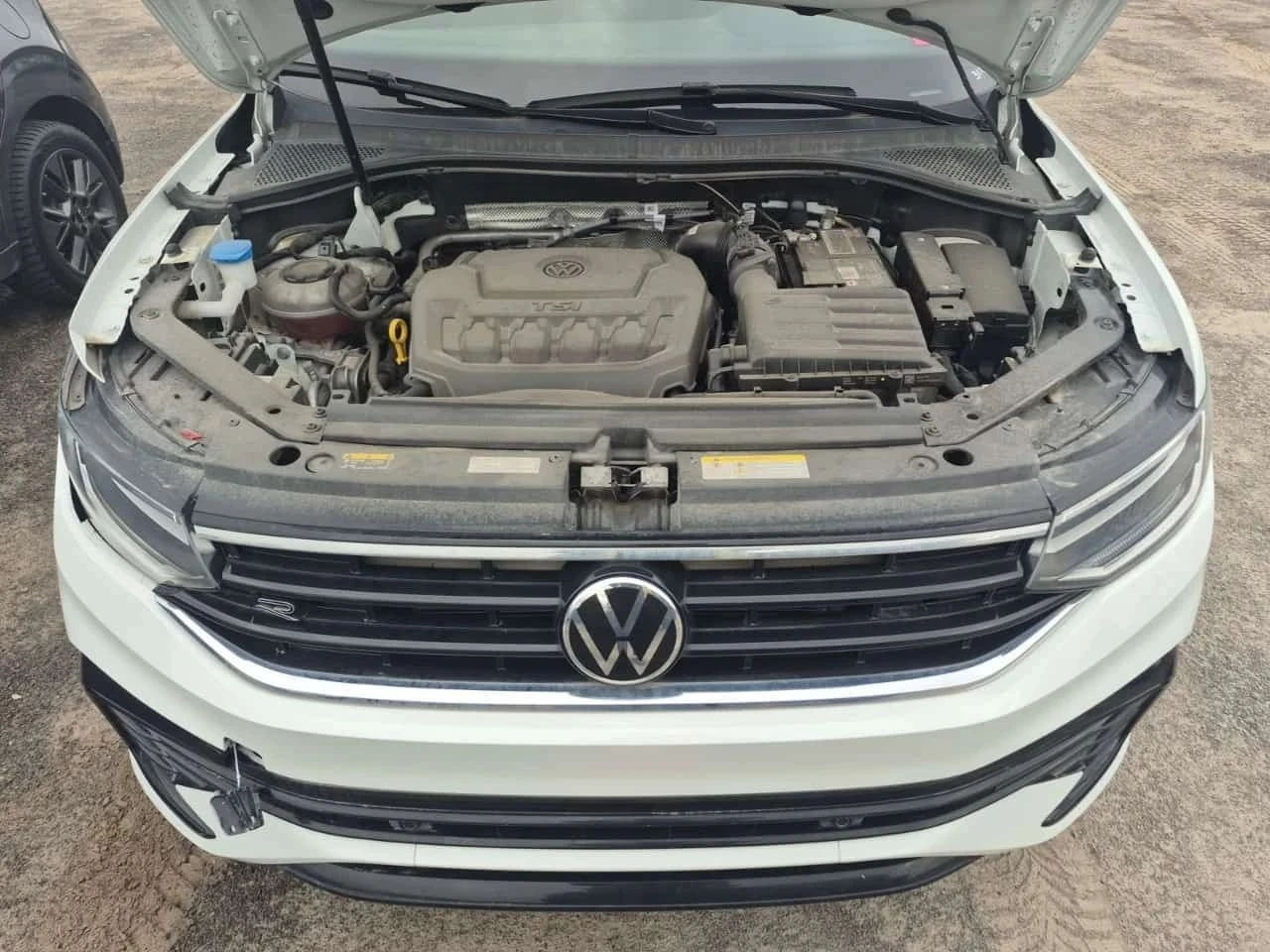 VW Tiguan, снимка 17 - Автомобили и джипове - 56689594