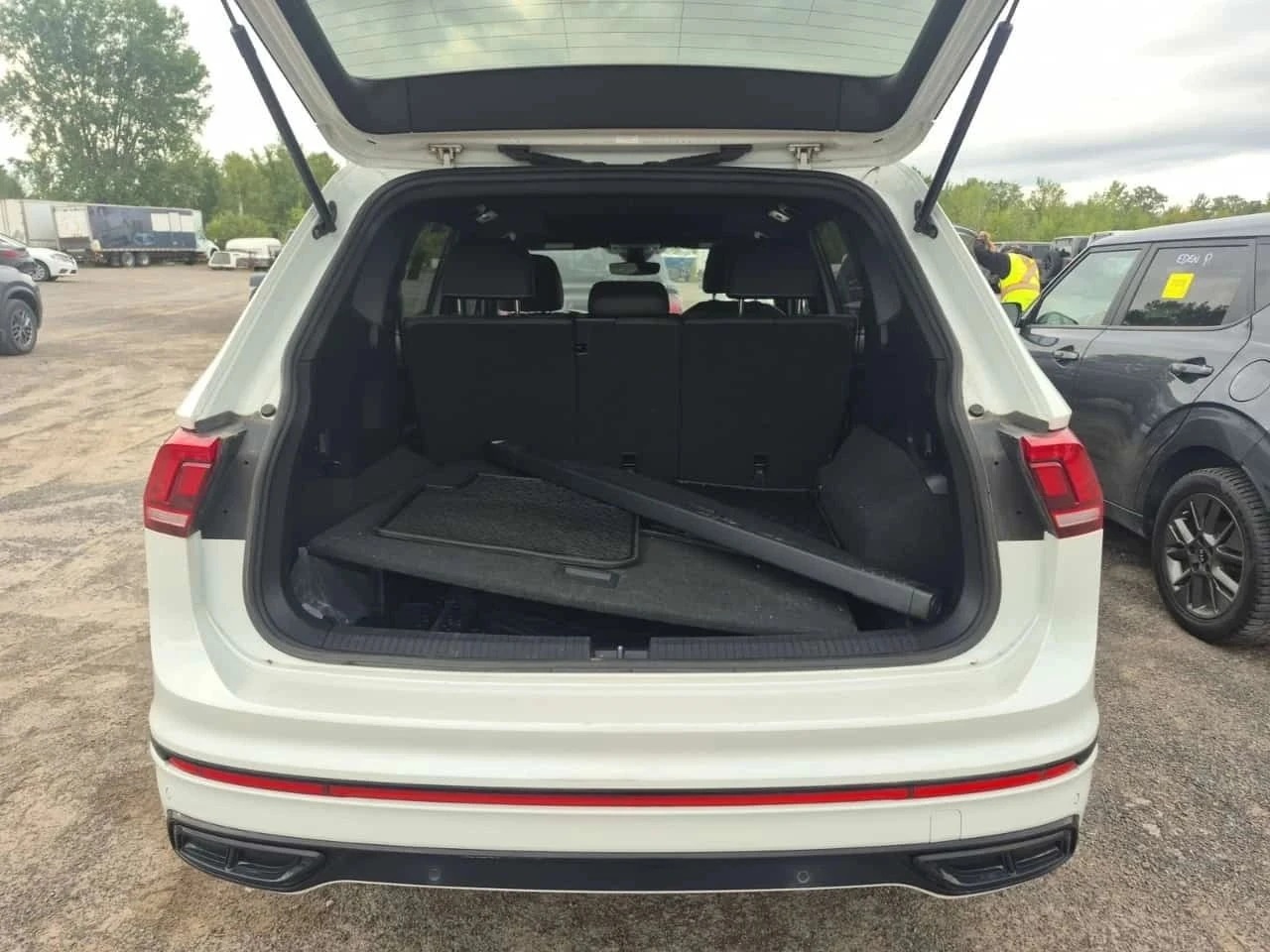 VW Tiguan, снимка 13 - Автомобили и джипове - 56689594