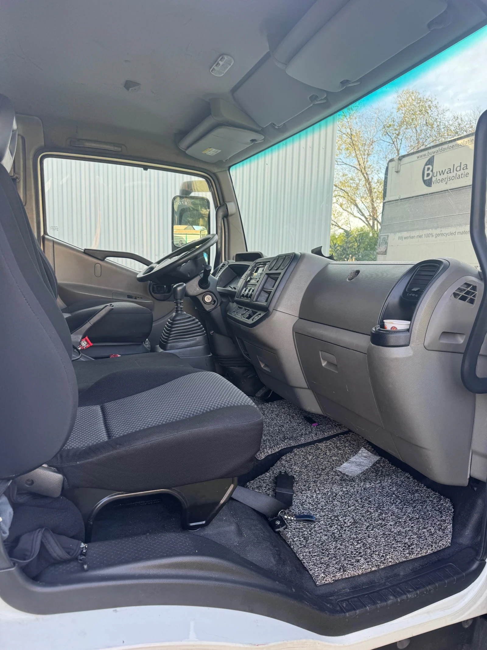 Nissan Capstar  - изображение 8