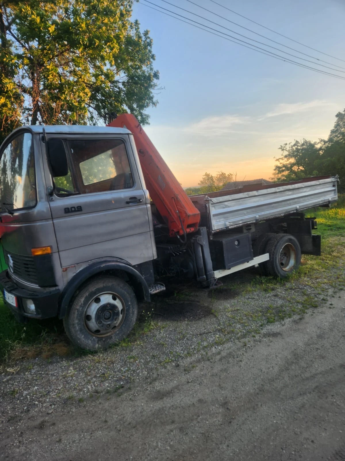 Mercedes-Benz 809 САМОСВАЛ С КРАН