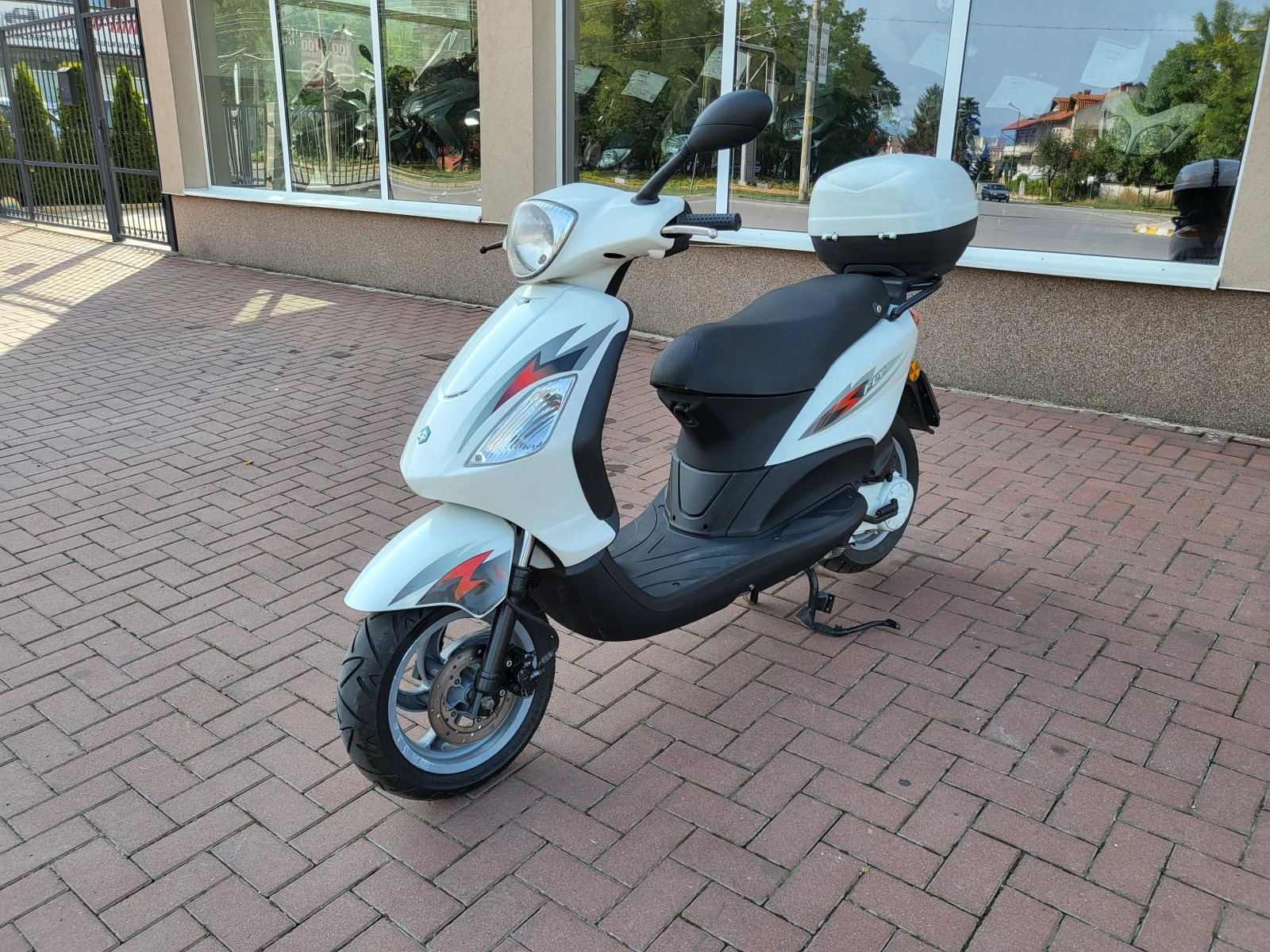 Piaggio Fly 100cc, 4т, 6к.с., нови гуми! - изображение 4