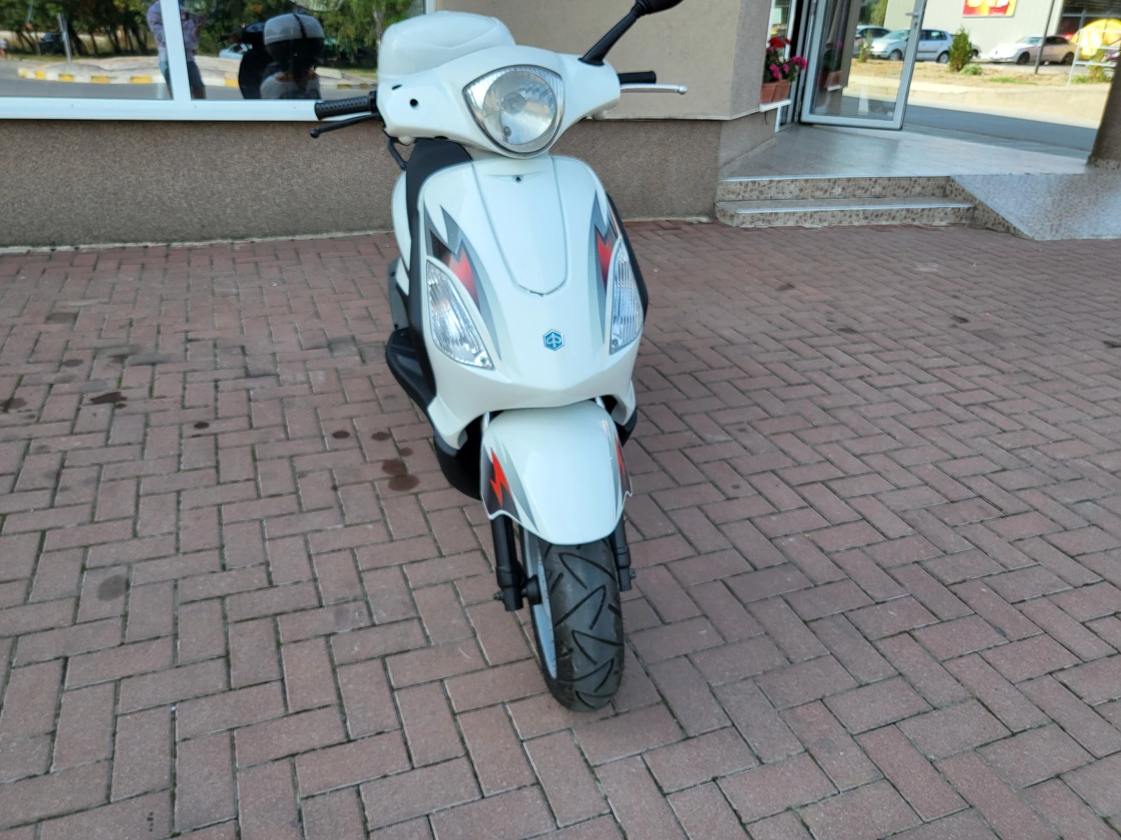 Piaggio Fly 100cc, 4т, 6к.с., нови гуми! - изображение 3